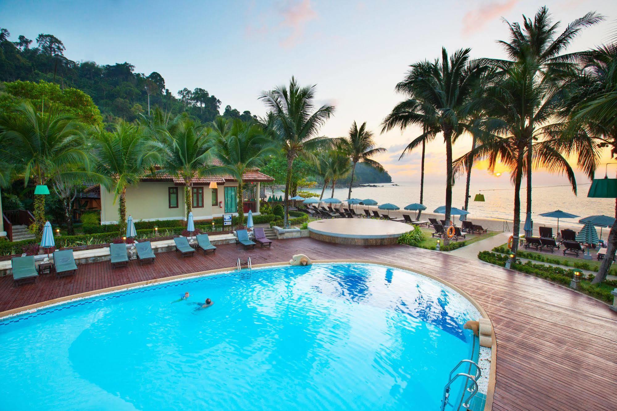 Khaolak Bayfront Resort Takuapa Экстерьер фото